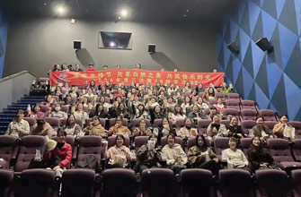 春景与你们都是这世界最好的景致，节日欢乐！